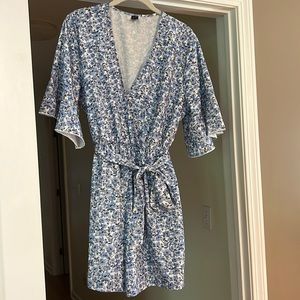 Floral pattern V neck romper! Flowy length sleeves, light weight & comfortable!
